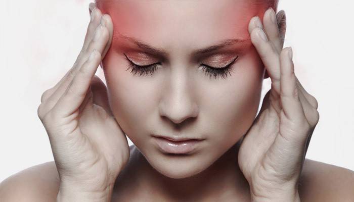 Причини головного болю в області чола і очей