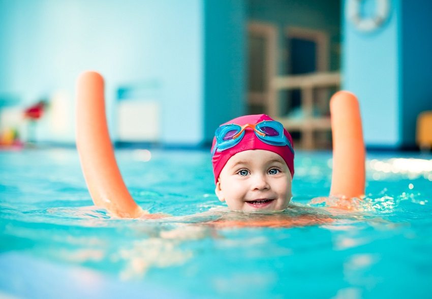 Воду в невеликих надувних дитячих басейнах слід міняти щодня