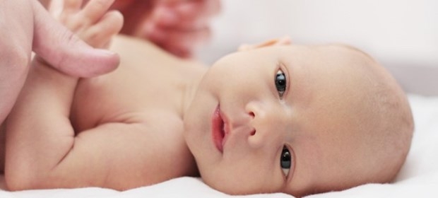 Які заходи вживаються для стабілізації внутрішньочерепного тиску у немовлят