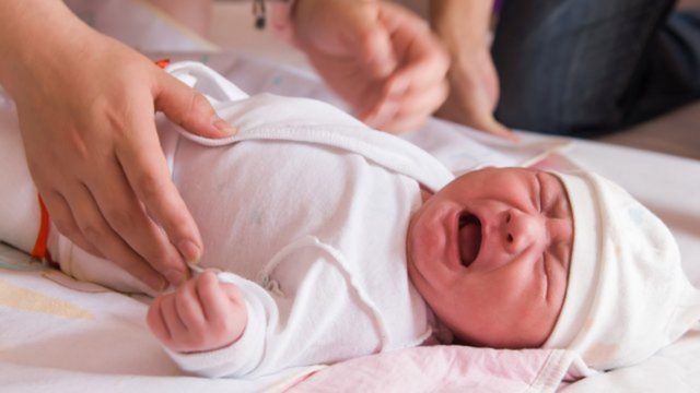 Залежно від того, наскільки сильно виражені симптоми, у немовляти може спостерігатися ішемічна хвороба різного ступеня