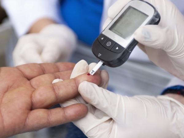 Лікування цукрового діабету полягає в використанні цукрознижувальних медикаментів (інсулін та інші), які призначає лікар