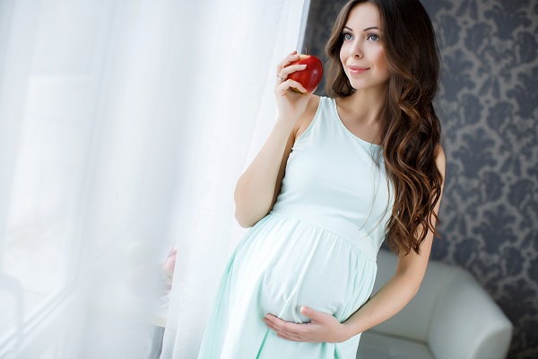 Під час вагітності важливо дотримуватися балансу, адже від харчування залежить здоров'я мами і розвиток крихти