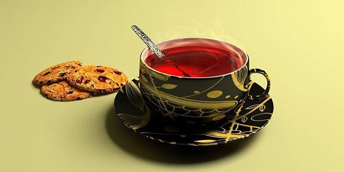 Гарячий чай каркаде (в холодному вигляді він, навпаки, знижує артеріальний тиск)