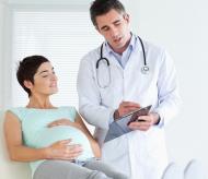 Кіста може утворитися на одному з яєчників жінки до вагітності або під час неї