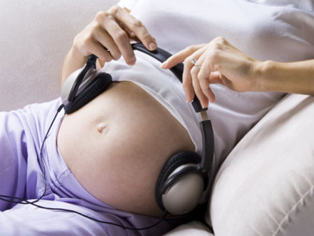 Доведено, що слухати музику під час вагітності не просто корисно, а необхідно