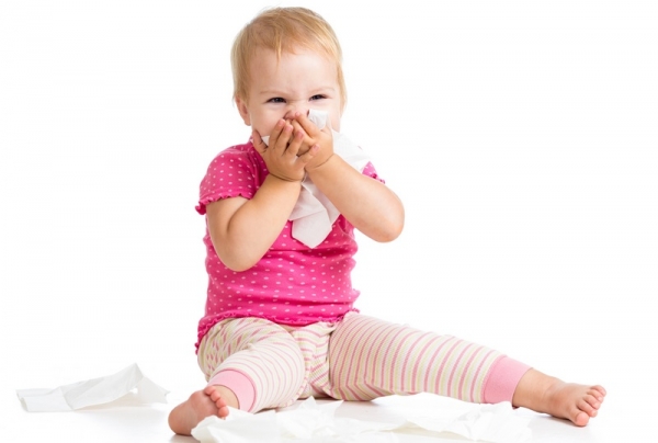 Тому педіатри радять зволожувати повітря в дитячій (норма вологості - 50-60%), а особливо при застуді