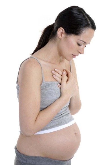 На 35 тижні все вагітні жінки відзначають печію, а хтось скаржиться на потяг до блювання та неможливість нормально поїсти