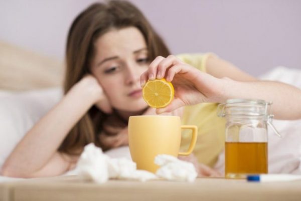 Чай з додаванням лимона є відмінним засобом, яке швидко позбавляє від основних симптомів грипу і застуди, але щоб отримати позитивний ефект, необхідно правильно готувати цілющий напій