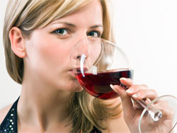 Червоне вино корисне в такій мірі, що з'явилося навіть особливий напрямок в лікуванні - винотерапия