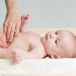 Важливим питанням для немовлят є частота стільця і ​​запор у немовлят при грудному вигодовуванні