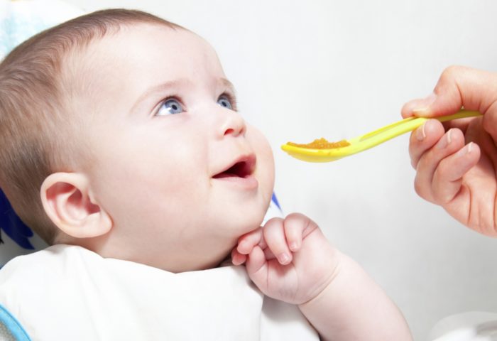 У 1999 році Міністерство охорони здоров'я затвердило норми прикорму немовлят, які не досягли   1 року   , Згідно з якими карапузи знайомилися з новою їжею з   3-місячного віку