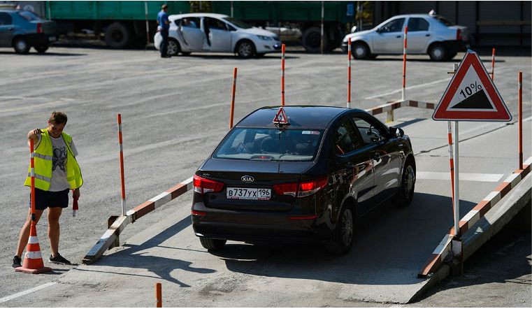 ГИБДД протягом 2018 року розраховує внести зміни в практичний іспит з водіння, об'єднавши «місто» і «майданчик» в одне випробування, повідомляє кореспондент ДТРК «Південний Урал» з посиланням на газету «Комерсант»