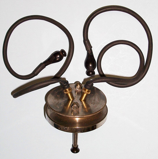 Současně je v současné době nejoblíbenější mezi zdravotnickými pracovníky kombinovaná verze („dva v jednom“) stetoskopu a fonendoskopu - stethophonendoscope