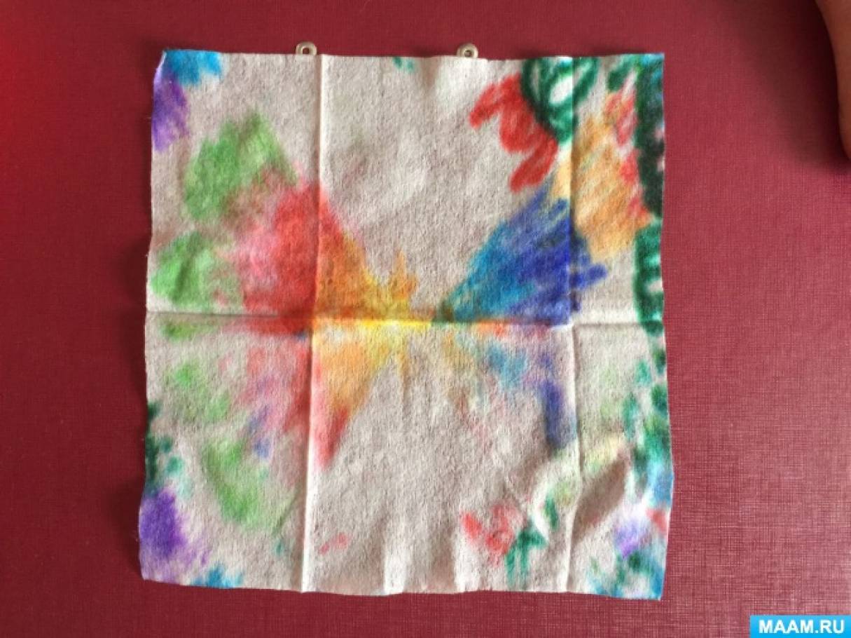 Знайомство дітей другої молодшої групи з малюванням по тканині (батик)   Привіт, дорогі колеги