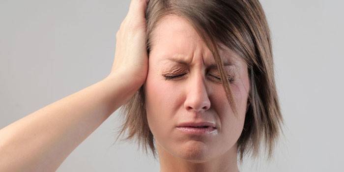 Якщо починається тубоотит, то характерним симптомом є шум і тяжкість в голові
