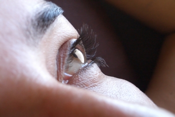 Наші очі відчувають непомірне навантаження протягом усього життя