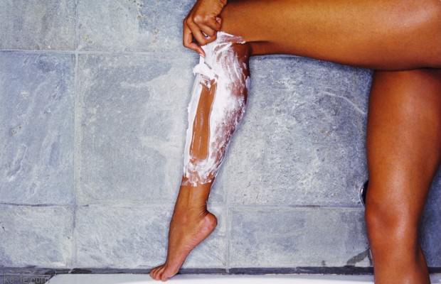 Але, крім ніжної і тонкої шкіри, існує безліч факторів, які викликають роздратування на ногах: