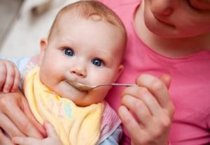 Деякі фахівці стверджують, що від якості годівлі немовляти в перший рік життя залежить його майбутнє здоров'я і розвиток в цілому