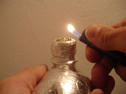 регулярне недосипання; погані екологічні умови; життєві труднощі; постійне відчуття дискомфорту; стриманість емоцій у відносинах; неможливість реалізувати себе в суспільстві, на роботі, в особистому житті; дію наркотичних препаратів