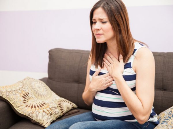 Наприклад, кислі і солодкі продукти (фрукти, кондитерські вироби) викликають підвищене вироблення шлункового соку і порушують кислотний баланс в шлунку, тому під час вагітності вживати їх потрібно потроху