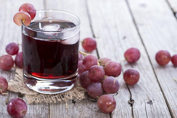 Медицина довела, що виноград при відсутності на нього алергії може принести дитячому організму, що росте величезну користь, особливо, це стосується ослаблених хлопців, часто хворіють на простудні та інфекційні захворювання
