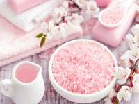 Зазвичай морська сіль від целюліту застосовується для обгортань і ванн