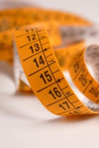 психологічні коріння   захворювання тісно пов'язані з типовою підліткової проблематикою: клінічну картину формують проблеми ідентичності, конфлікти дедалі більшою відокремленості, дорослості і боротьби з авторитетом батьків, а також порушення психосоматичного розвитку і прийняття на себе певної ролі