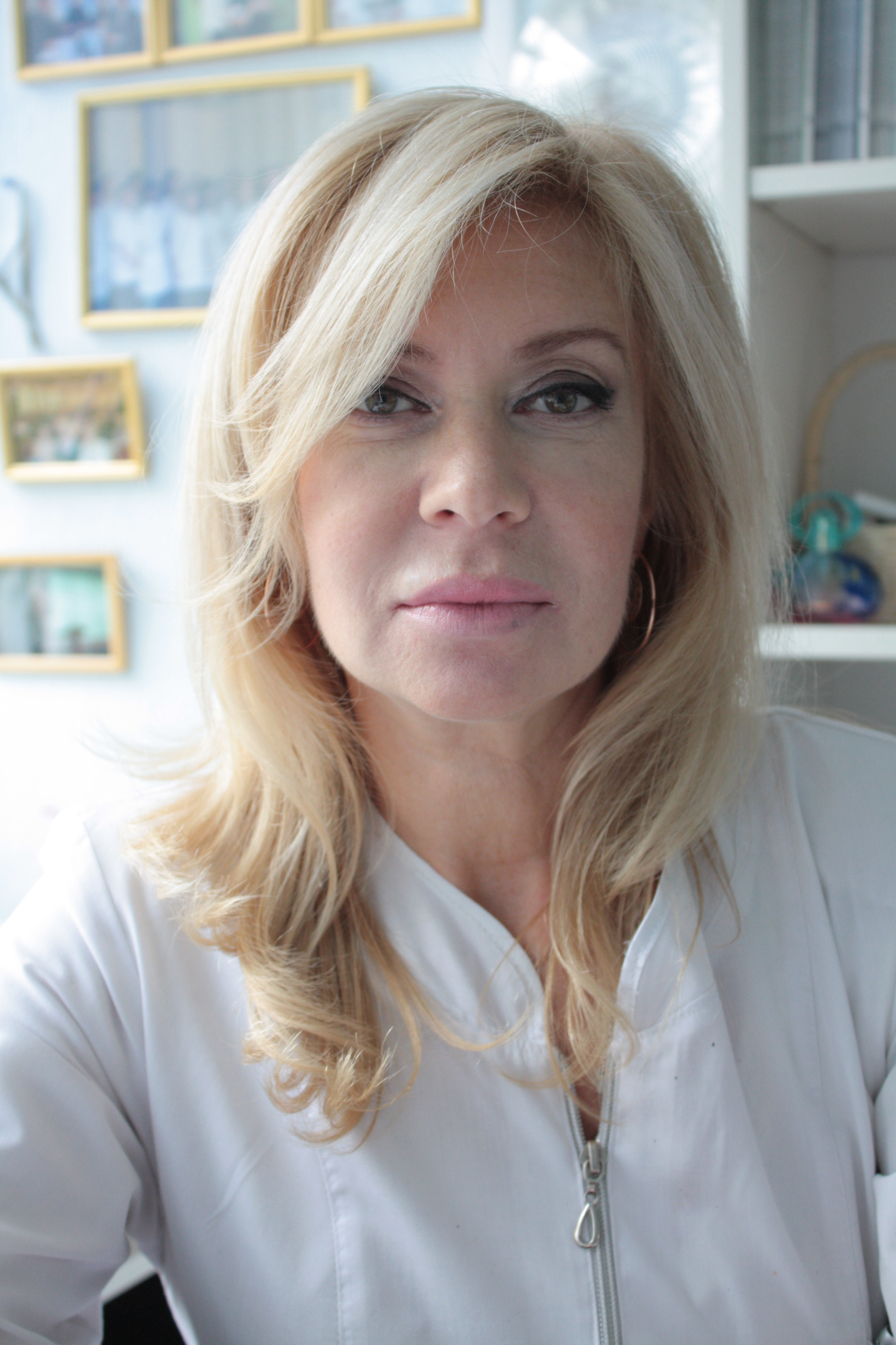 З доповіддю «Раціональний вибір системних антибіотиків в лікуванні вульгарних вугрів» виступить Олена Сергіївна Снарської, доктор медичних наук, професор кафедри шкірних та венеричних хвороб лікувального факультету Першого МГМУ ім