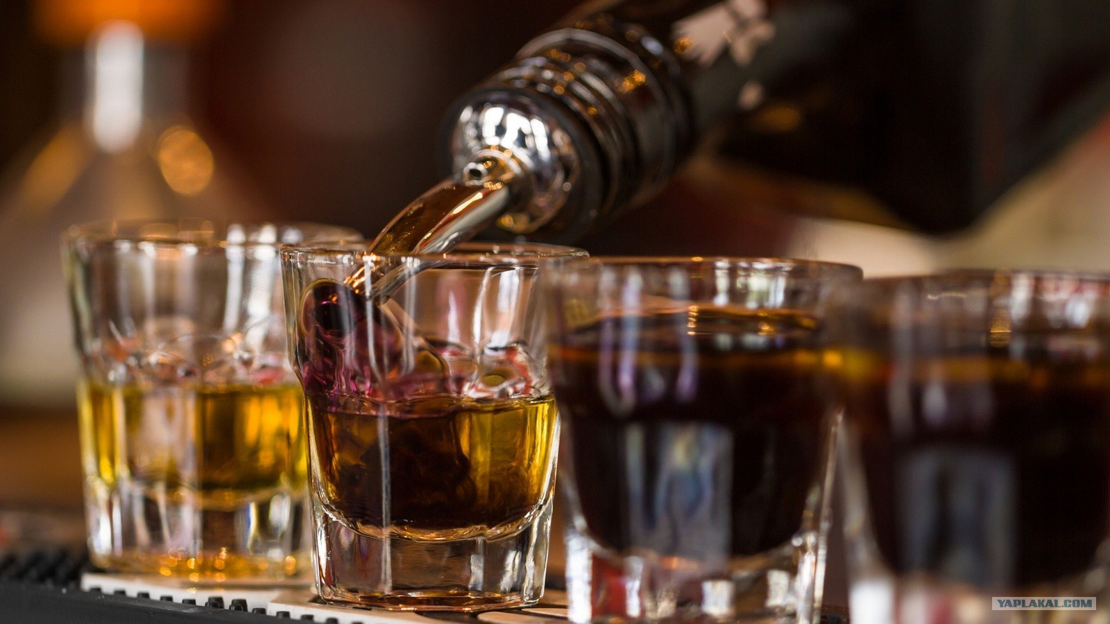 Тим, хто випиває більше десяти «стандартних дрінков» в тиждень, ВООЗ настійна рекомендує «обмежити кількість днів, в які ви випиваєте з друзями після роботи, а після випивання двох стандартних дрінков переходити на безалкогольне пиво»