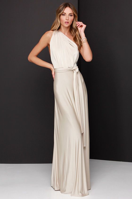 Асиметричний крій - він може проявлятися в будь-якій частині сукні, зверху чи знизу, надає родзинки дизайну і виглядає досить цікаво