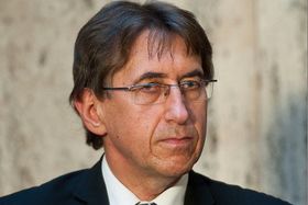 Головний санлікар Володимир Валента (Фото: Філіп Яндоурек, Чеське радіо - Радіо Прага)   «Можна вказувати алергени прямо в меню, - таке ми часто бачимо останнім часом, - тобто позначати номер алергену, а в кінці меню написати загальний список