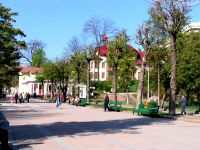 Це містечко на заході України добре відомий не тільки в нашій країні, а й за її межами, через великого запасу природних мінеральних вод і покладів озокериту