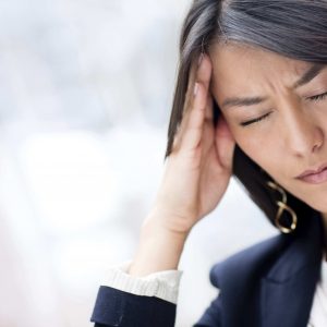 Головний біль - симптом багатьох захворювань, може свідчити, наприклад, про класичну втоми або про прогресуючу пухлини в головному мозку