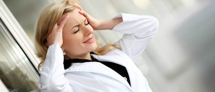 Вилікувати головний біль можна за допомогою різних препаратів і народних засобів