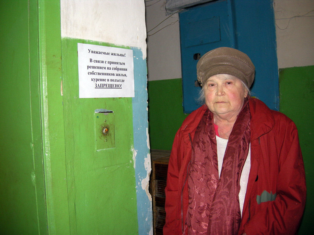 Мешканка 89-го будинку по проспекту Наріманова Алла СИНИЦЯ почала боротися з під'їзними курцями задовго до прийняття 15-ФЗ