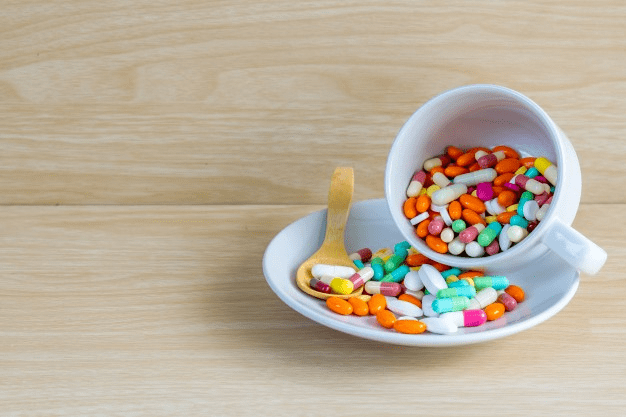 По-друге, багато ліків, які продаються в Польщі, значно дешевше, ніж аналогічні препарати в Україні, тому в кінцевому підсумку ви можете отримати якісний товар за більш дешевими цінами