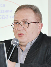 Геннадій Кочуєв, доцент кафедри загальної практики - сімейної медицини ХМАПО, в своєму виступі зупинився на питаннях, пов'язаних з   лікуванням пацієнтів з ЦД 2-го типу