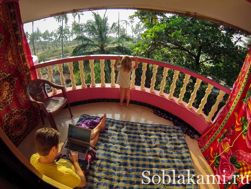 Так, вона була біля моря, і з балкона було чутно шум хвиль, але все ж - різниця в комфорті і ціною очевидна